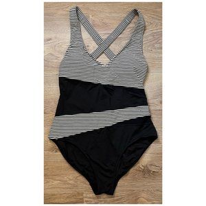 Nip Tuck Women’s Black and White One Piece Swimsuit Bathing Suit approx size 10